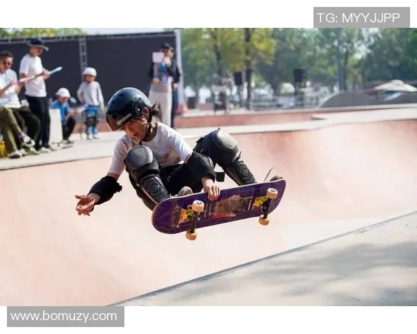 深圳街舞队在滑板精英赛中的速度表现引发热议与期待 深圳街舞队在滑板精英赛中的速度表现引发热议与期待
