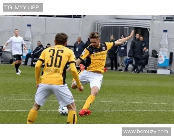 波鸿主场迎战帕德波恩争夺德乙联赛关键三分之战