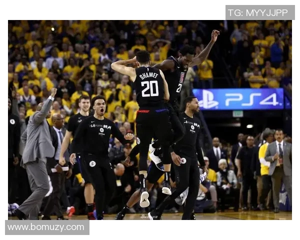 光芒与太空人激战正酣MLB季后赛精彩对决引发球迷热议