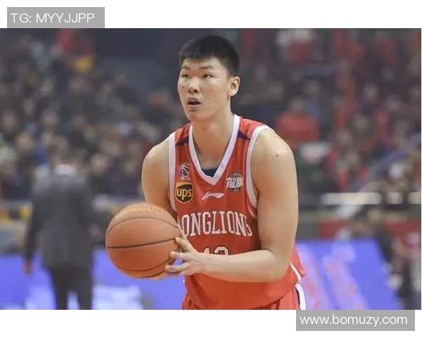 范子铭的成长之路：从青涩少年到篮球场上的新星